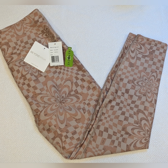 NWT.... BEYOND YOGA Rare Tan Check Flower High Waisted Midi Leggings SIZE L - Picture 2 of 10